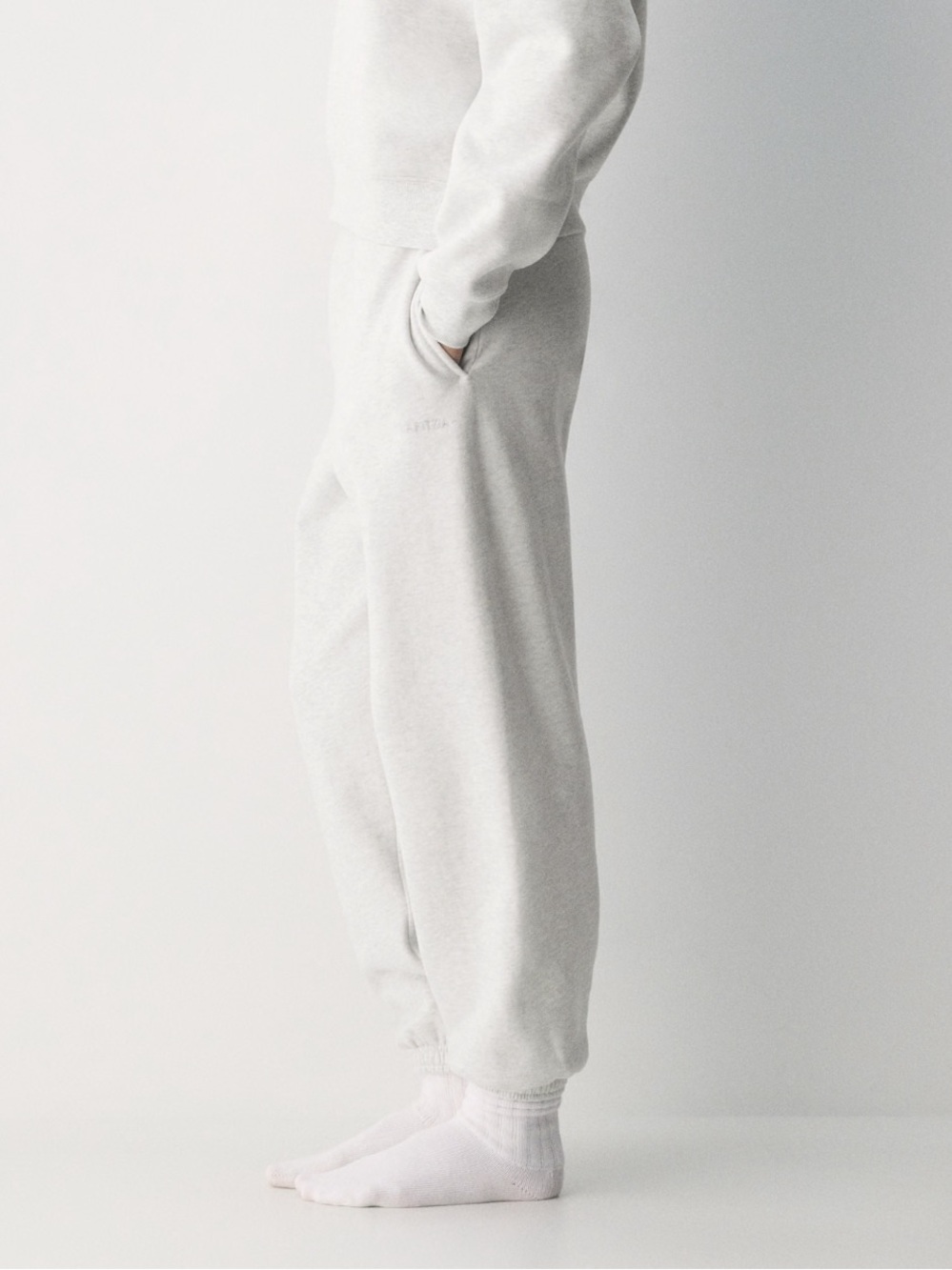 Aritzia Cozy Sweatfleece Mega Heather Cloud White Jogger